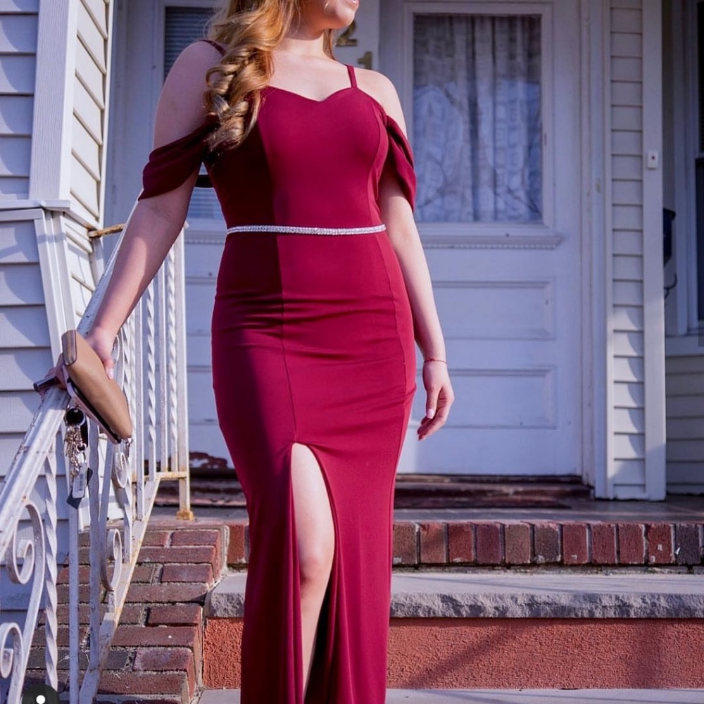 Maroon/bergundy long formal dress with leg slit